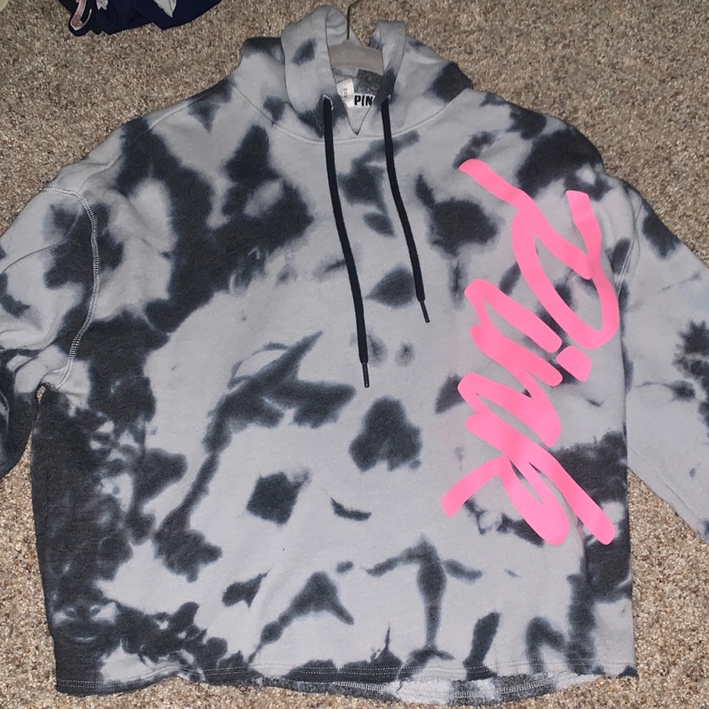 PINK Victoria’s Secret crop hoodie